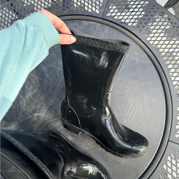 UGG Glossy Black Women's Rain Boots - Picture 4 of 7